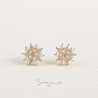 White Glow Petal Pearl Earrings