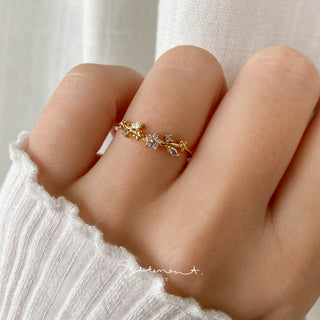 Victoria White Vine Ring