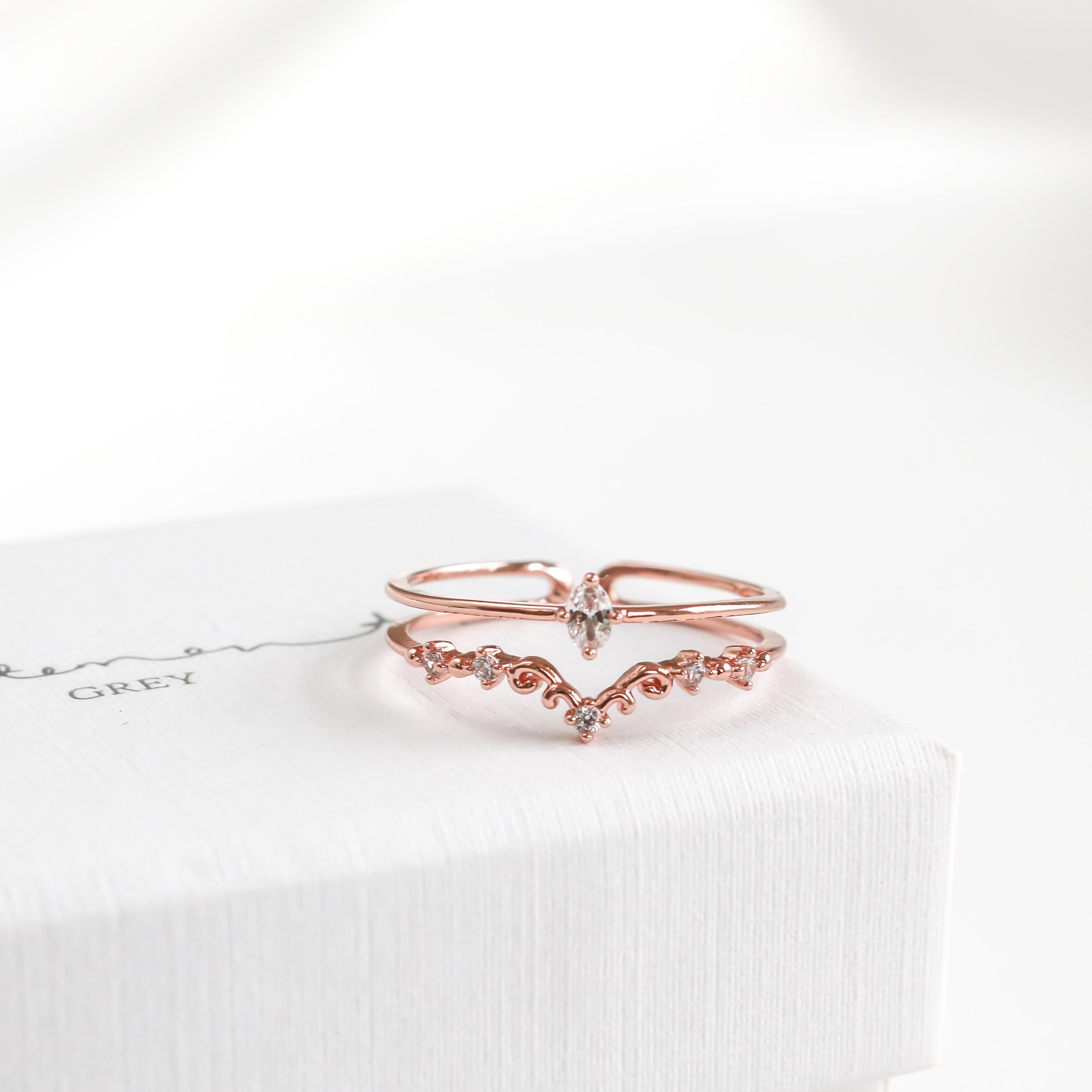 Kate Ring – Statement Grey