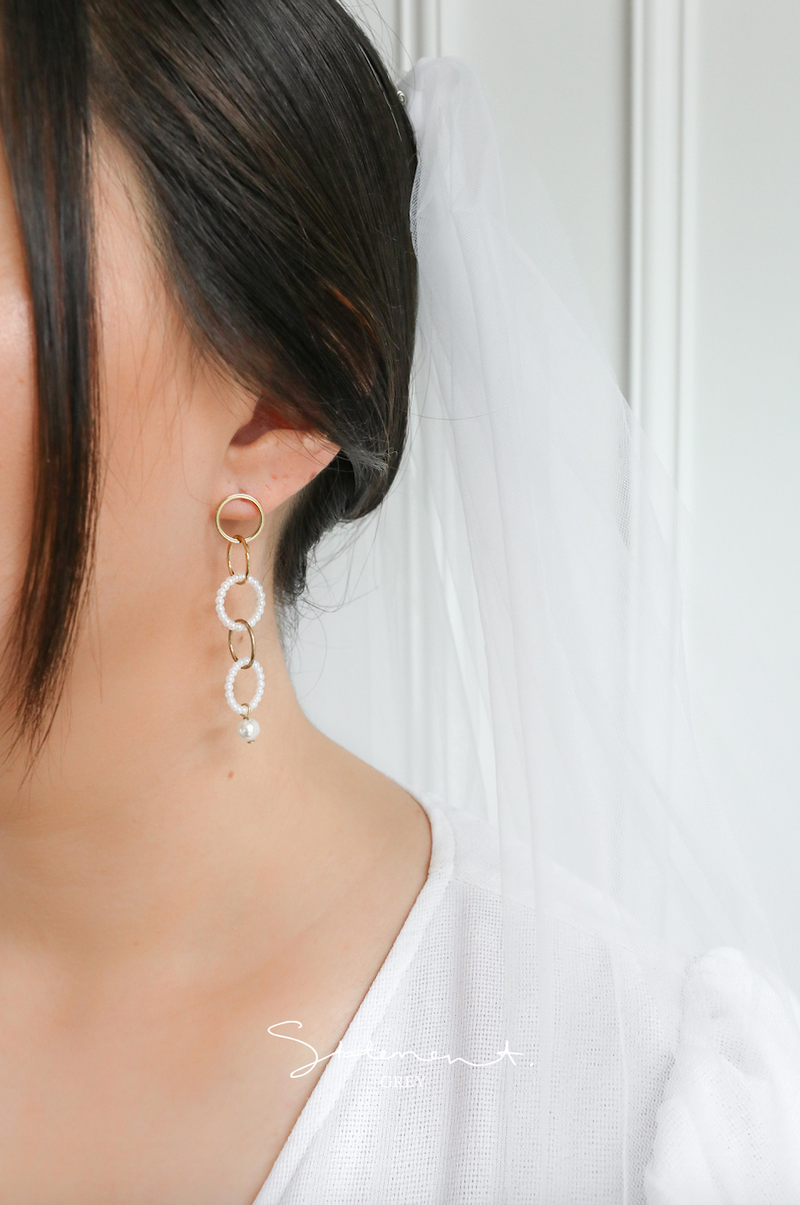 Greta Pearl Hoop Earrings