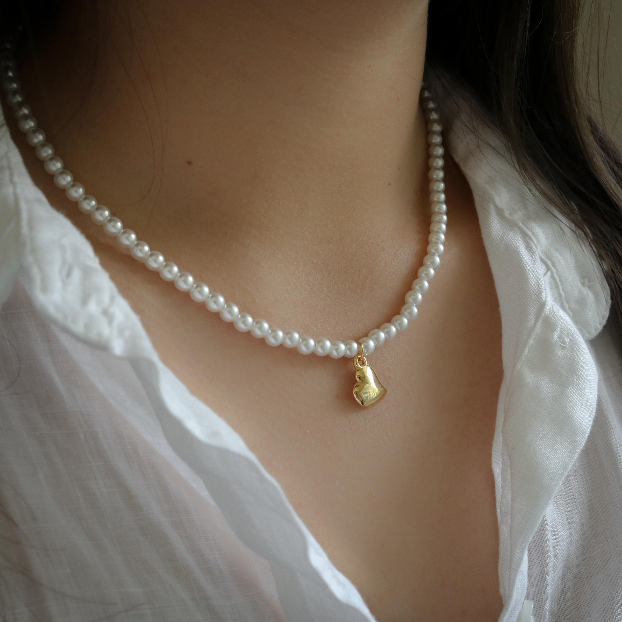 Mother of Pearl Heart Necklace in 18k Yellow Gold | Mumit